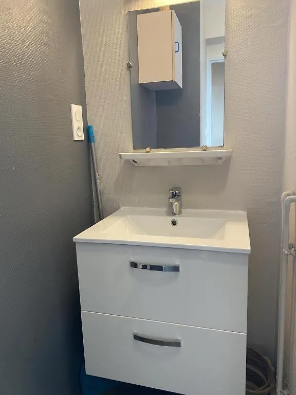Le Debussy - studio - WIFI FIBRE- centre ville- parking Tarbes France